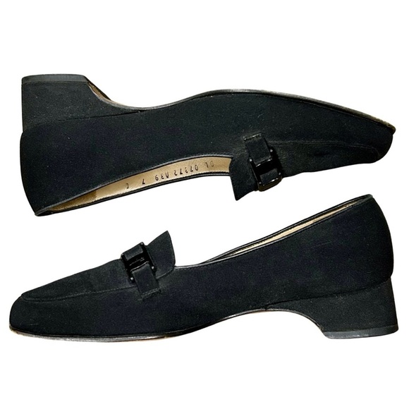 Salvatore Ferragamo Black Fabric Vara Bow Loafers
Size: 7 C (fits true to size) - Picture 2 of 9